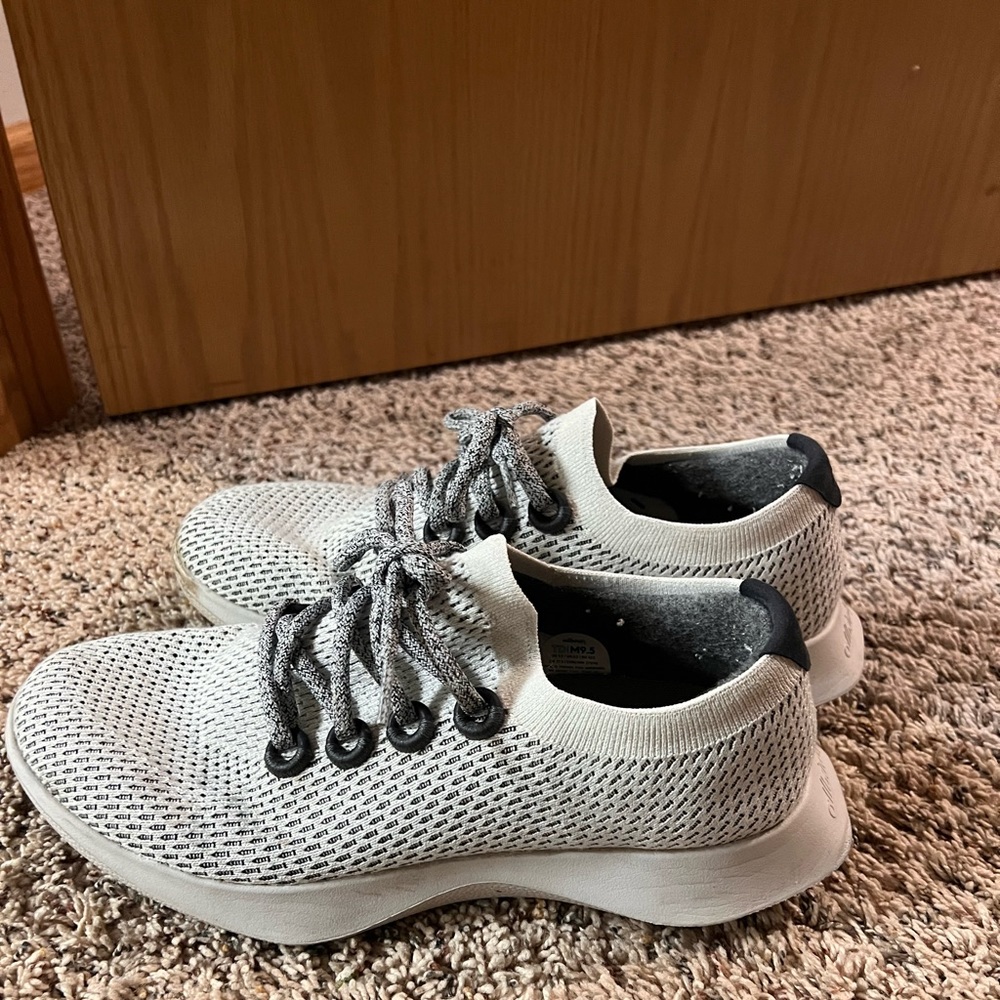 ALLBIRDS Mens size 9.5